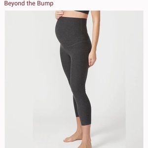 Beyond Yoga Beyond The Bump Crop Leggings Maternity Dark Gray